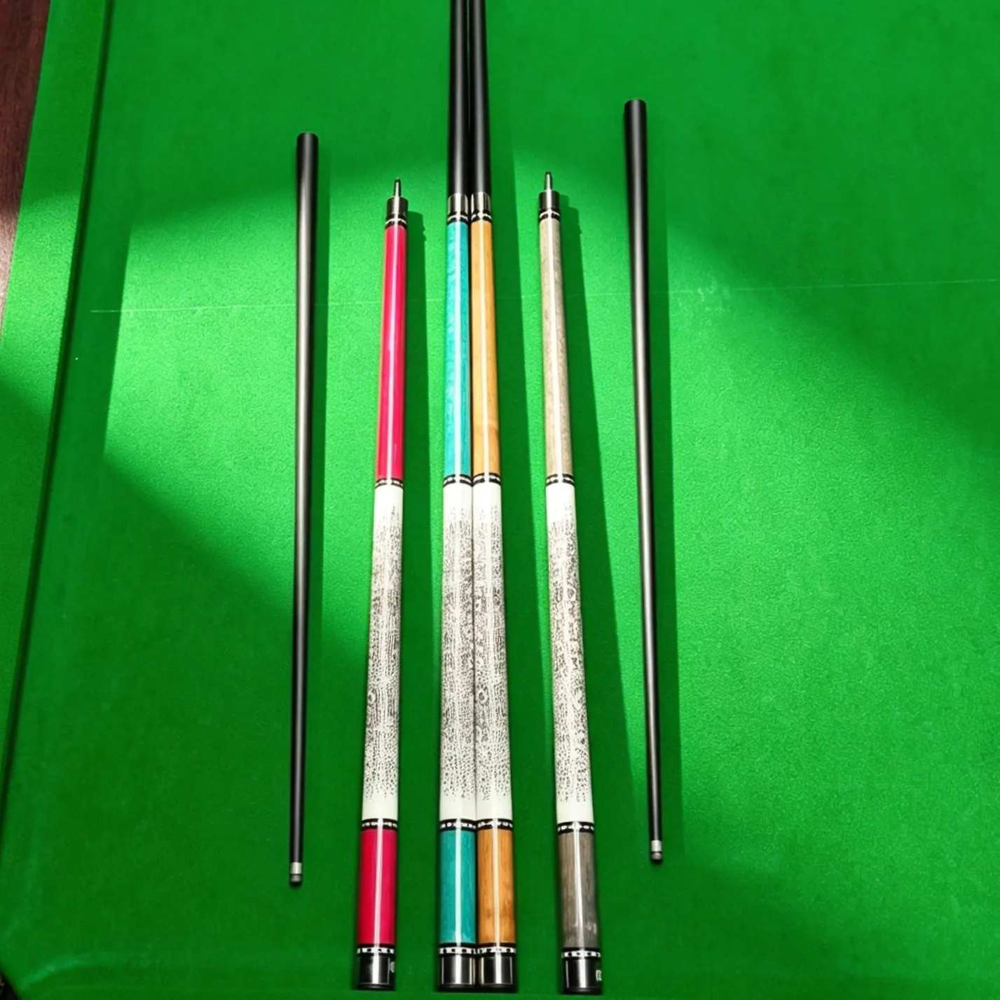 Customizable Split Carbon Billiard Cue, 2 Section Pool Cue for Professional UsePKR 6,298 off shippingDelivery by 23 Dec