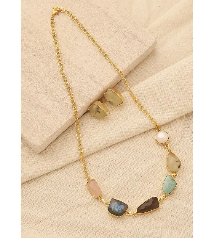 Elegant Classic Stone Necklace with Link Chain for Women Timeless Design & Shimmering Stones for Everyday Wear Special Occasions
