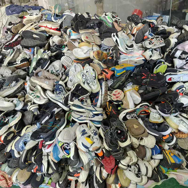High Quality Brand Used Football Men's Shoes Bales Sneakers Used Sport Shoes