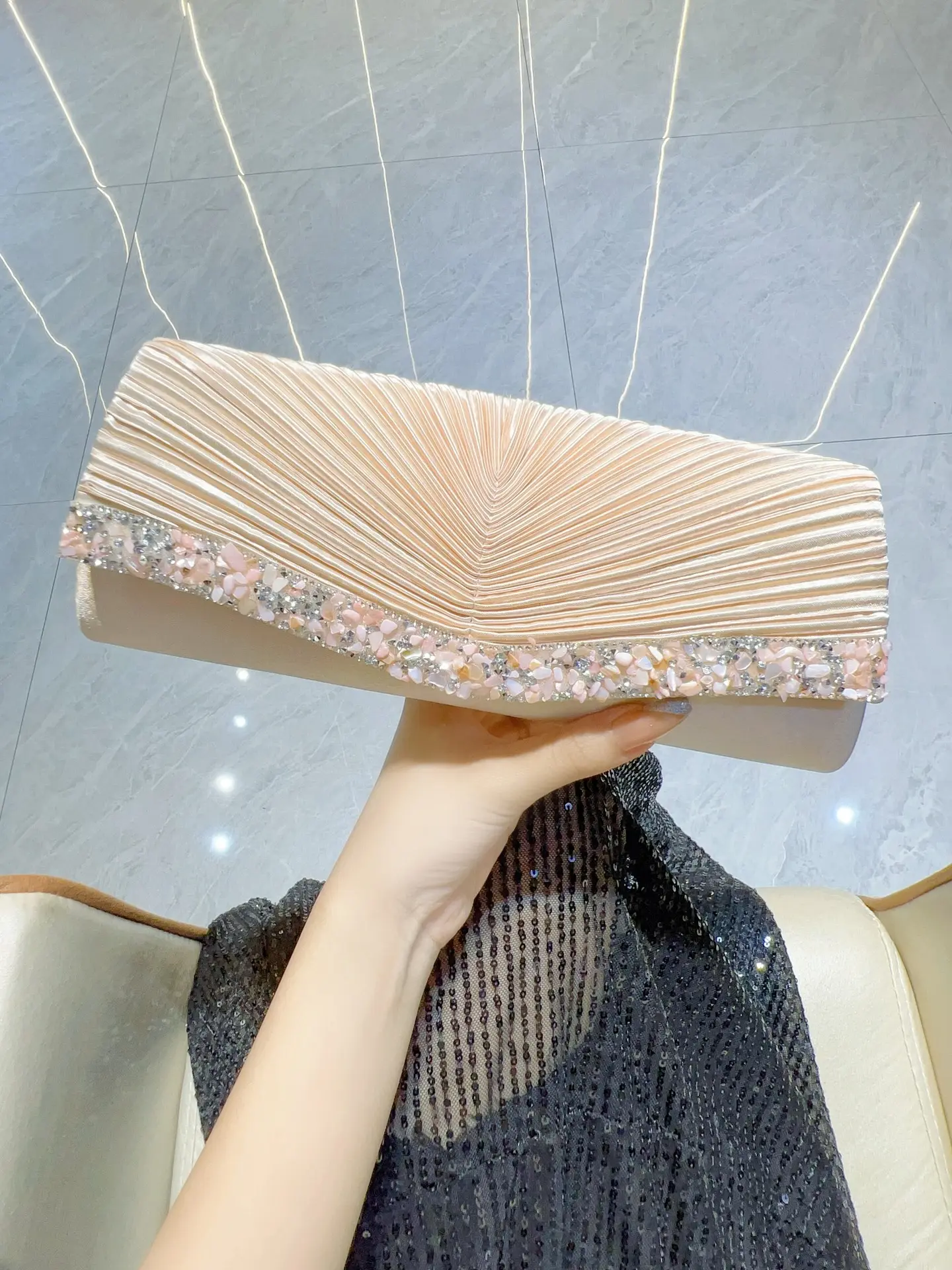 New Stylish and Elegant Clutch Bag for Birthdays, Weddings, Parties, and Evening Events, Can Be Worn on the Shoulder Orcrossbody